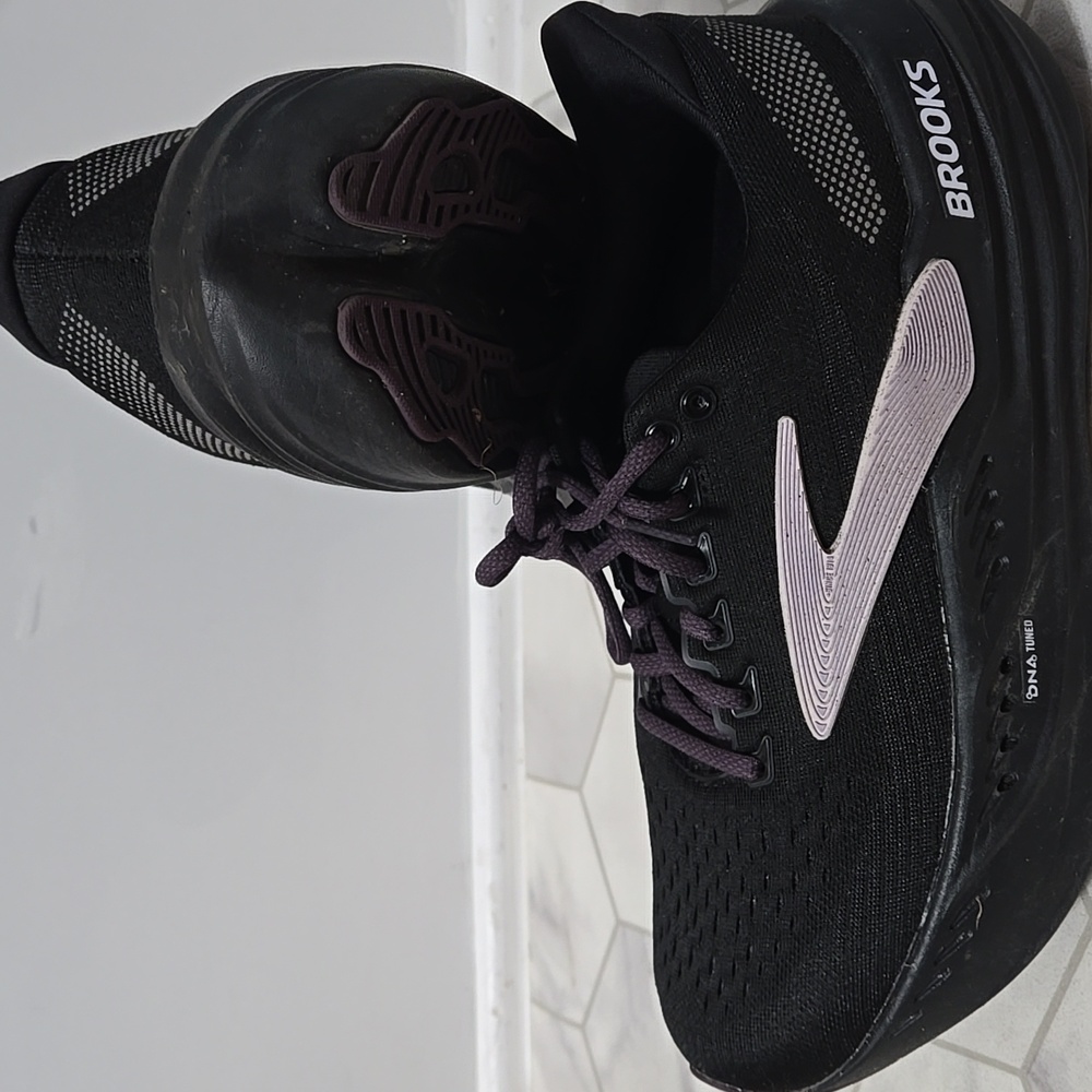 Brooks Women's Black and White Athletic Shoes